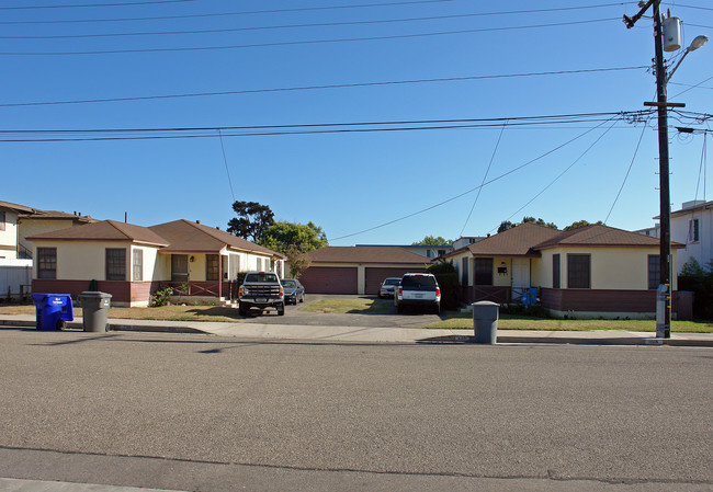 224-230 E Pearl St in Port Hueneme, CA - Building Photo - Building Photo