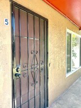 3273 Lynde St in Oakland, CA - Building Photo - Building Photo
