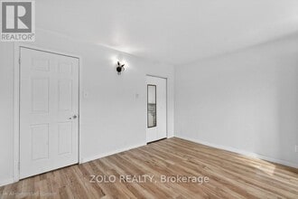 20 Bridesburg Dr in Toronto, ON - Building Photo - Building Photo