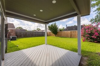 11111 Midhurst Dr in Houston, TX - Building Photo - Building Photo