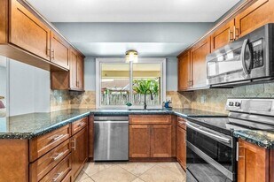 1352 Wyndcliff Dr in Wellington, FL - Building Photo
