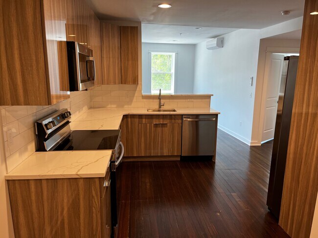 108 N Division St in Peekskill, NY - Building Photo - Building Photo