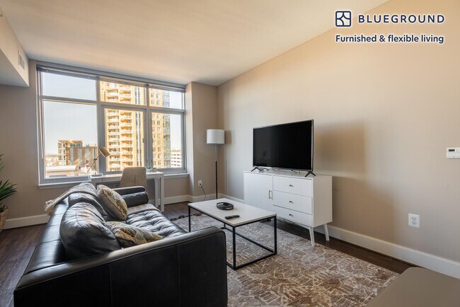 12025 Town Square St in Reston, VA - Building Photo - Building Photo