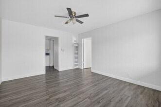 2100 W Ball Rd, Unit C in Anaheim, CA - Foto de edificio - Building Photo