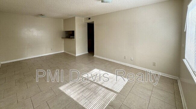 1845 Lindberg Dr in Jacksonville, FL - Building Photo - Building Photo