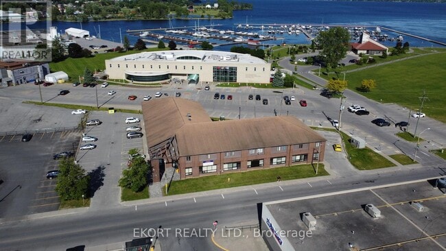 property at 5-115 Creswell Dr