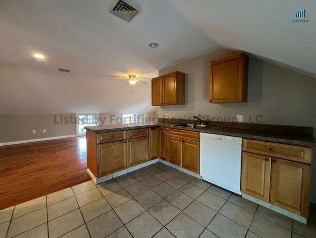 21 Pear St in Fall River, MA - Building Photo - Building Photo