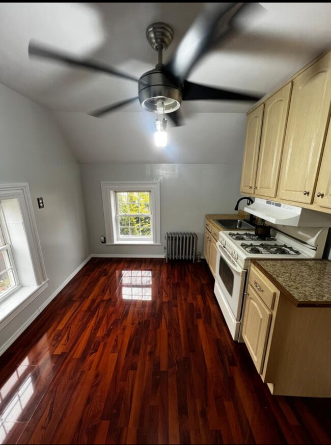 642 City Island Ave in Bronx, NY - Building Photo - Building Photo