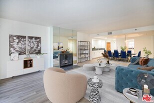 410 S Barrington Ave in Los Angeles, CA - Building Photo