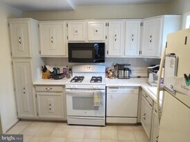 5358 Pooks Hill Rd in Bethesda, MD - Building Photo