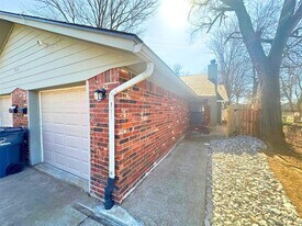 910 NW Dearborn Ave in Lawton, OK - Building Photo