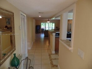 280 Racquet Club Rd in Weston, FL - Building Photo - Building Photo