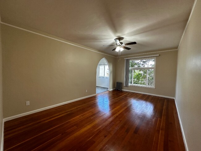 2208 Carroll St, Unit 304 in Oakland, CA - Building Photo - Building Photo