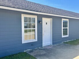 218 E 14th St in Ada, OK - Building Photo