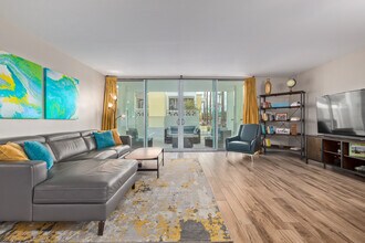 6502 N Central Ave, Unit B103 in Phoenix, AZ - Foto de edificio - Building Photo