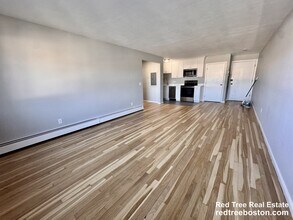 97 Spring St, Unit B4 in Boston, MA - Foto de edificio - Building Photo