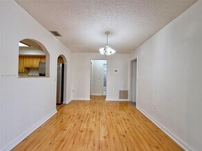 11730 NW 33rd St in Sunrise, FL - Building Photo - Building Photo