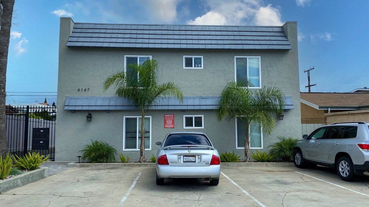 SF Twin Palms in San Diego, CA - Building Photo