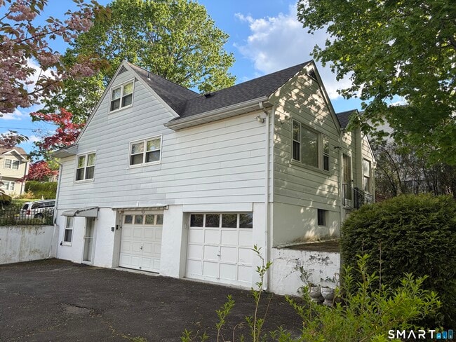 8 Wixted Ave in Danbury, CT - Building Photo - Building Photo