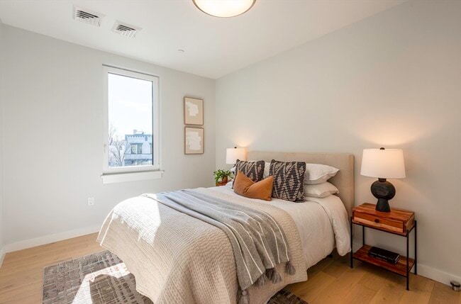 26 Bow St, Unit 2I