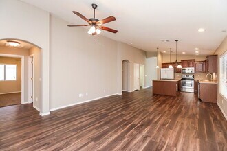 3275 W Sunshine Butte Dr in San Tan Valley, AZ - Foto de edificio - Building Photo