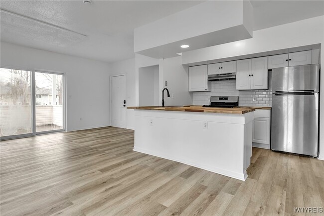 1608 Sweet Home Rd in Buffalo, NY - Building Photo - Building Photo