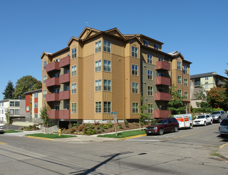 The Hutton in Eugene, OR - Building Photo