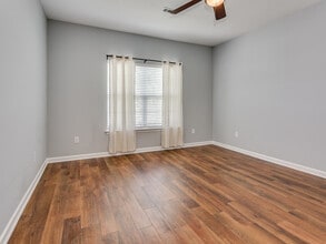 321 Robin Helton Dr in Boiling Springs, SC - Foto de edificio - Building Photo