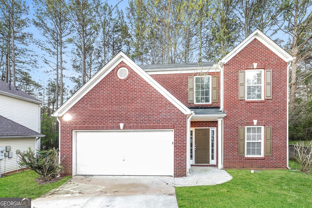 2585 Lake Royale Dr in Riverdale, GA - Building Photo