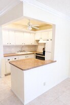42 Canterbury E in West Palm Beach, FL - Building Photo