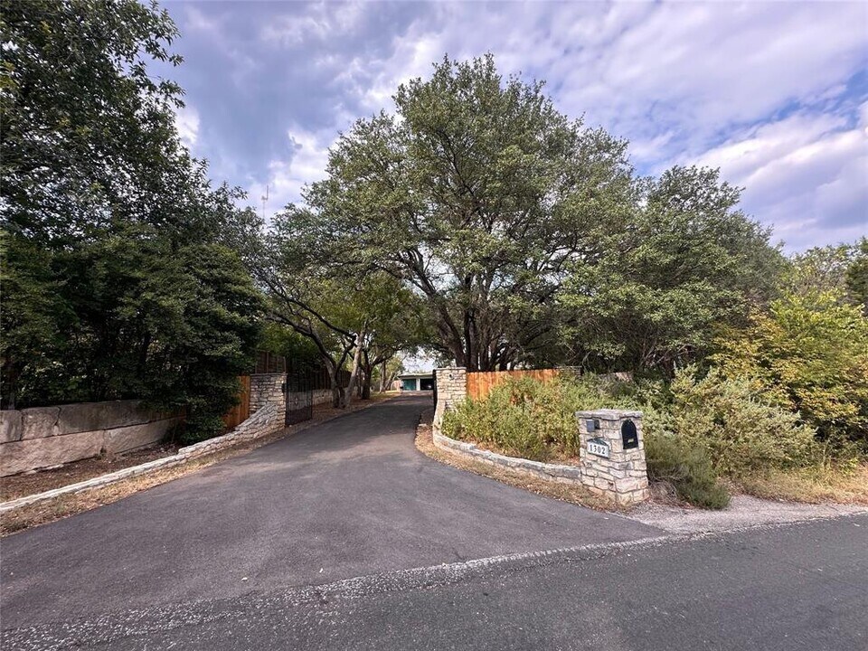 1302 Ridgecrest Dr in Austin, TX - Building Photo