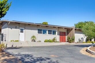 1720 Via Entrada in Fallbrook, CA - Building Photo - Building Photo