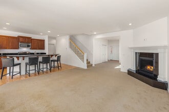7704 NE 200th St in Kenmore, WA - Building Photo - Building Photo