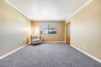 Lodi Commons Senior Living in Lodi, CA - Foto de edificio - Interior Photo