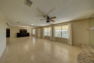 236 N Valley View Dr in Kerrville, TX - Building Photo - Building Photo