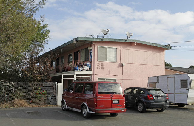 106-118 Ifland Way in Vallejo, CA - Building Photo - Building Photo