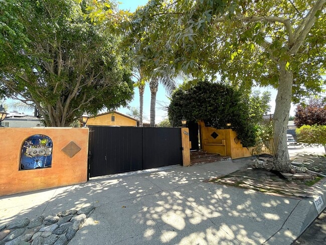 7326 Vanalden Ave in Los Angeles, CA - Building Photo - Building Photo