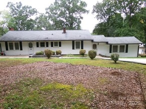 24278 State Hwy 49 in Gold Hill, NC - Foto de edificio - Building Photo