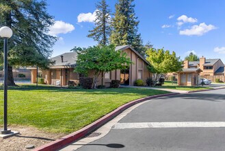 The Villas at Creekside in Modesto, CA - Building Photo - Primary Photo