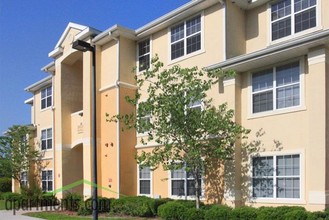 Grande Oaks in Tampa, FL - Foto de edificio - Building Photo