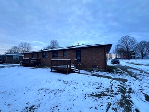 4526 Middletown Rd E in New Middletown, OH - Foto de edificio - Building Photo