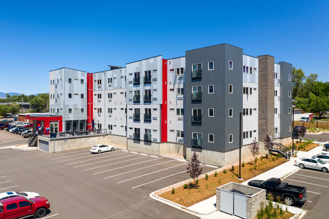 1600 Hoyt in Lakewood, CO - Foto de edificio - Building Photo