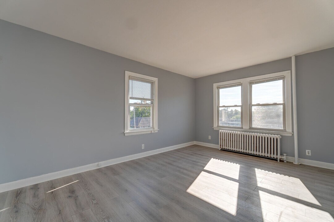 103 Golden Hill St in Milford, CT - Building Photo