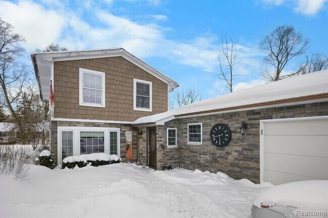 property at 2060 Dunwoodie St