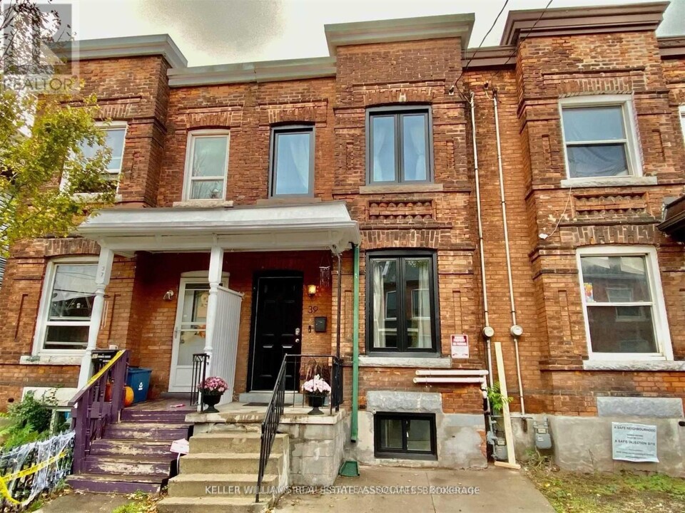 39 Madison Ave in Hamilton, ON - Building Photo