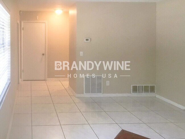 1608 Robin Ln in Brandon, FL - Building Photo - Building Photo