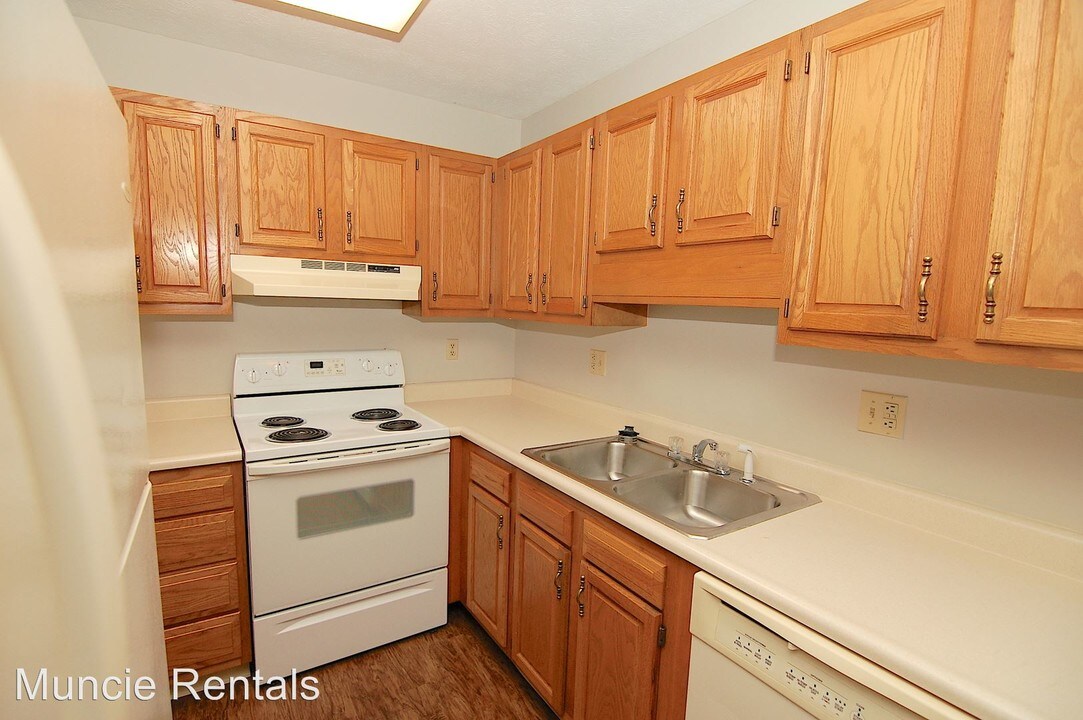 2015 W Godman Ave in Muncie, IN - Building Photo