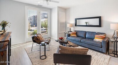 6025 W Thomas Rd in Phoenix, AZ - Foto de edificio - Building Photo