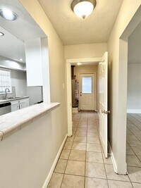 1503 W Donovan St photo'