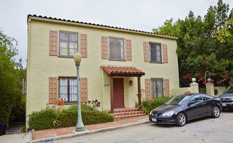 2424 Tesla Ter in Los Angeles, CA - Building Photo